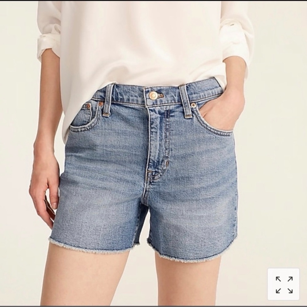 J Crew Women’s High Rise Cut Off Relaxed 4” Jean Shorts, Mid Wash Size 29